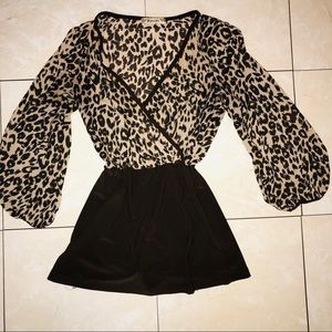 Cheeta quarter length v-neck blouse